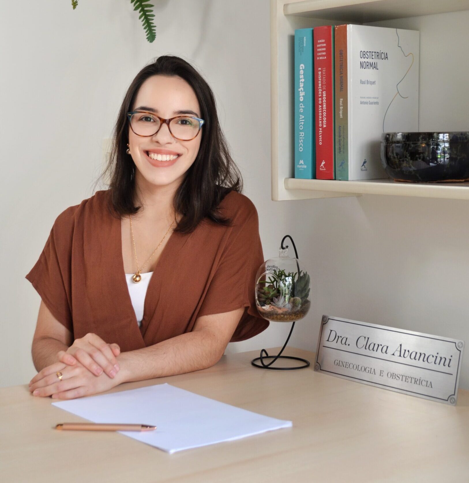 Dra. Clara Avancini, ginecologista e obstetra, em seu consultório em Vila Clementino, São Paulo